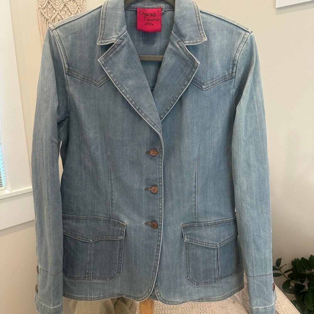 Carols’ Denim Light Wash Denim Blazer Jacket / Size S (fits medium)